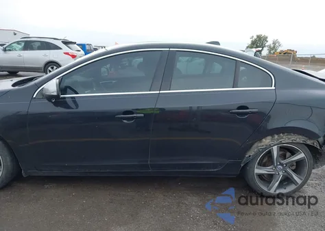 2013 Volvo S60 T6/T6 Platinum/T6 Premier Plus/T6 R-Design/T6 R-Design Platinum z USA, uszkodzony, nr VIN YV1902FHXD1216271